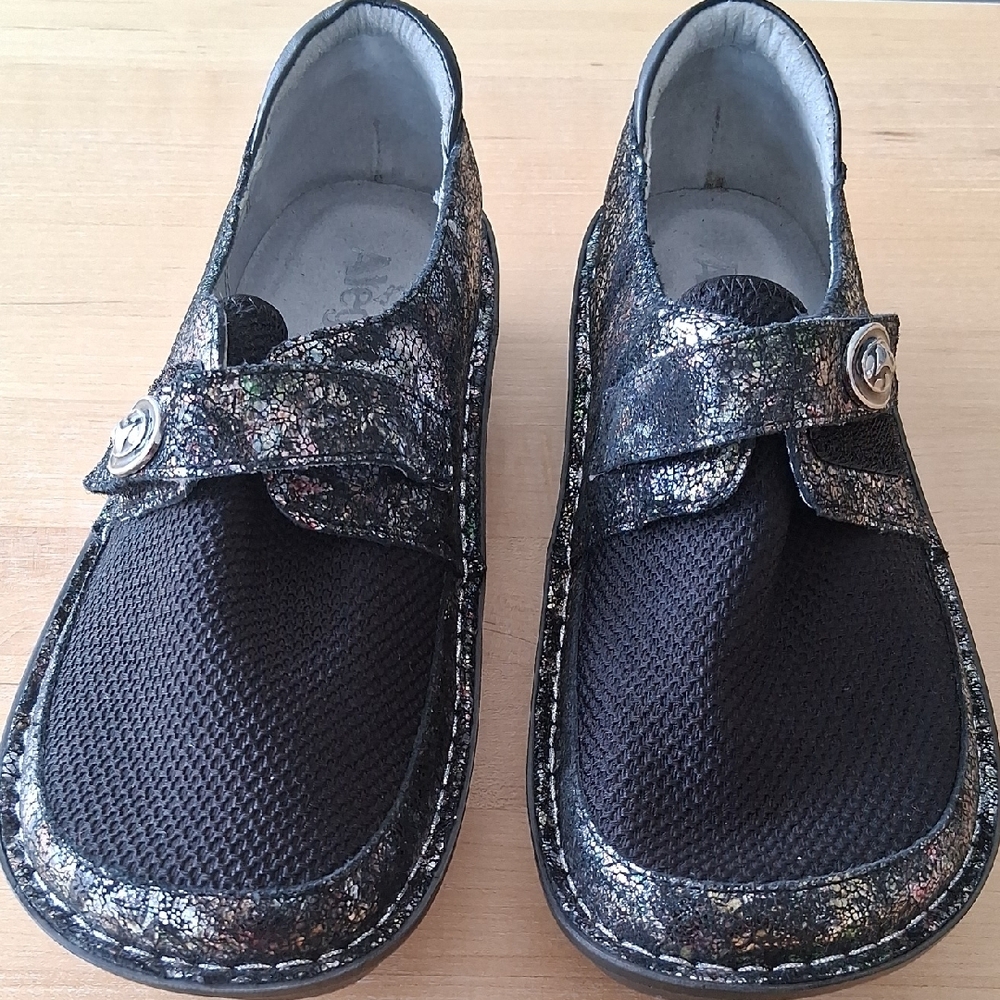 Stylish Kids Shoes with Multicolor Design